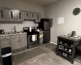 This is a luxuriously new cozy studio - Horizon City - Kitchen