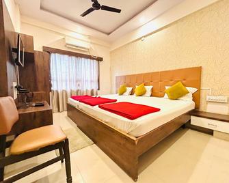 Subhadra Comforts - Shimoga - Schlafzimmer