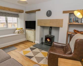 5 Bank Cottage - Lancaster - Living room
