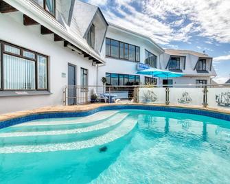 Mermaid Guest House - Struisbaai - Piscine