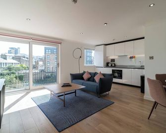 Premier Suites Edinburgh Fountain Court - Edinburgh - Wohnzimmer