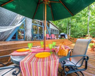 Dock & Resort Perks: Quiet Lakefront Cottage - Wright City - Patio