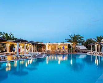 Kavuras Village Hotel & Suites - Stelida - Bazén