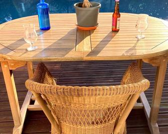 À Proximité de Bordeaux, Confort, Piscine Chauffée et Climatisation - Saint-Médard-en-Jalles - Patio
