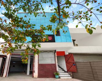 Hotel O Viraat Guest House - Mainpuri - Building