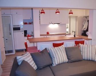 Boehm Apartment /Near Mountains/Free Park - Braşov - Sala de estar
