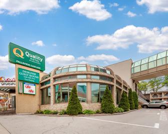 Quality Hotel Fallsview Cascade - Niagara Falls - Building