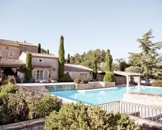 La Verrière - Crestet - Pool