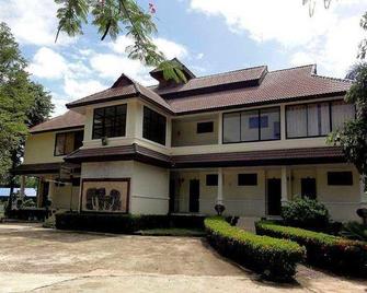 Rangsiman Resort - Si Maha Phot - Building