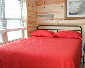 The Moonshiners Black Bear Hideaway - Candler - Kamar Tidur