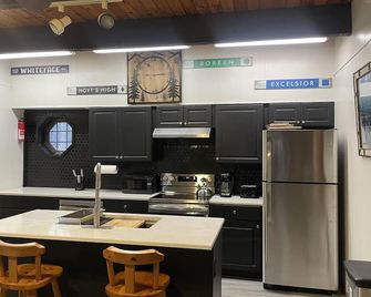 The Chalet at Jay is a cozy retreat in the Adirondack mountains. - Jay - Cuisine