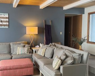 Cozy Cabin on Lake Kampeska! - Watertown - Wohnzimmer