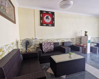 OYO 90086 My Seven Days Inn - Masai - Lounge