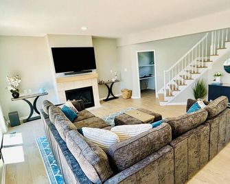 Charming Waterfront 3-bedroom house in Piney Point - Piney Point - Sala de estar