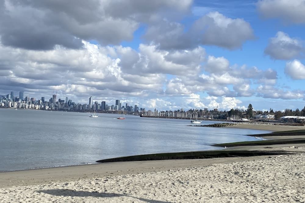 Quiet and cosy get away suite in Point Grey Vancouver BC, near UBC and beach. - ונקובר - חוף