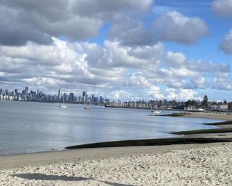 Quiet and cosy get away suite in Point Grey Vancouver BC, near UBC and beach. - Vancouver - Praia
