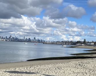 Quiet and cosy get away suite in Point Grey Vancouver BC, near UBC and beach. - ונקובר - חוף