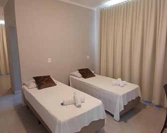 Pousada Divino Oleiro - Gov. Celso Ramos - גוברנאדור צלזו ראמוס - חדר שינה