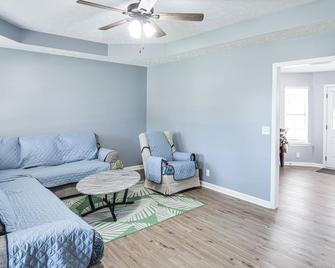 Above-Ground Pool and Backyard at Murfreesboro Home! - Murfreesboro - Stue