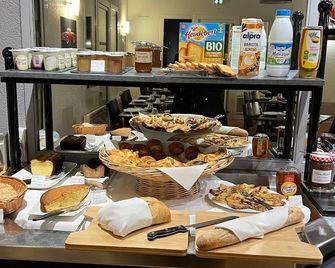Logis Cottage Hotel Calais - Calais - Buffet
