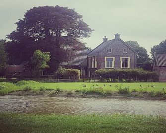 Idyllic Rural Home with Bikes - Easterlittens - Building