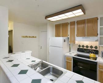 Summit by 101 Great Escapes - Mammoth Lakes - Kitchen