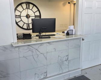 Royal Inn Motel - Ocala - Front desk