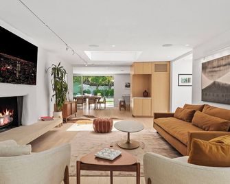 Mid Century 3-bedroom house in beautiful Beverly Hills with WiFi, AC - Beverly Hills - Living room