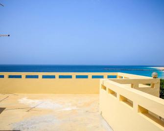 Atlantic Maio Hotel - Vila do Maio - Balcón