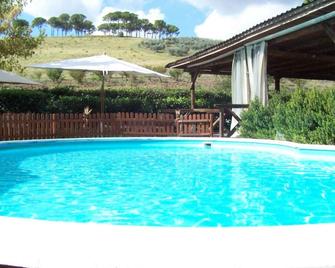 Tenuta Agricola Fonte Di Papa - Monterotondo - Pool