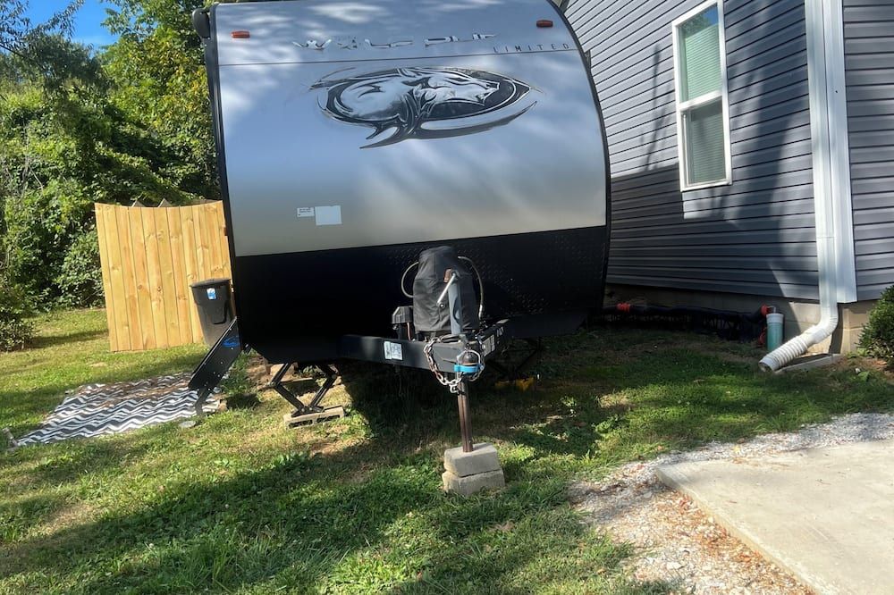 Sleepyheadz Campers And Tents Llc - Bloomington