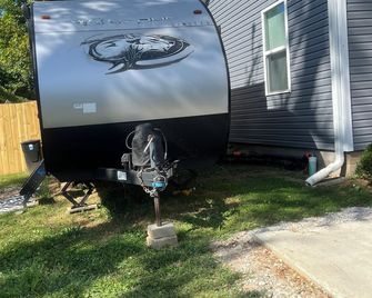 Sleepyheadz Campers And Tents Llc - Bloomington