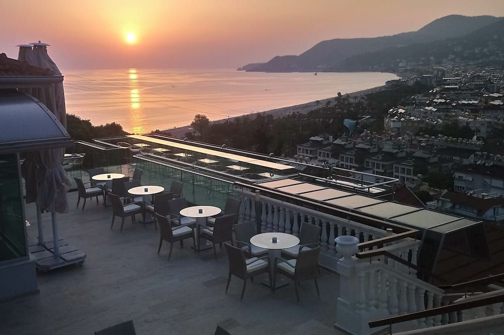 Sunny Hill Alya Hotel - אלניה - מרפסת