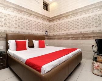 Hotel O Max - Jalandhar - Schlafzimmer