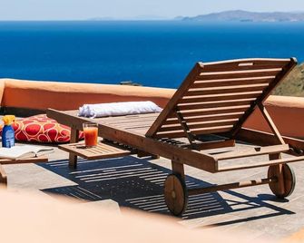 Front Row Seat to the Aegean by Neuvel - Ιουλίδα - Μπαλκόνι