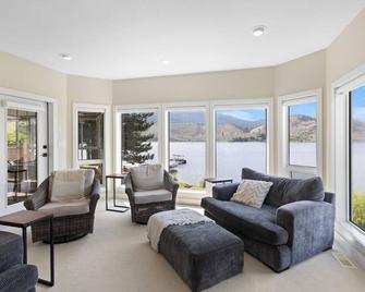 Skaha Lakefront Inn - Okanagan Falls - Olohuone