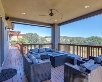 On-Site Vineyard Gem On 10 Acres In Pilo - Pilot Hill - Balcón