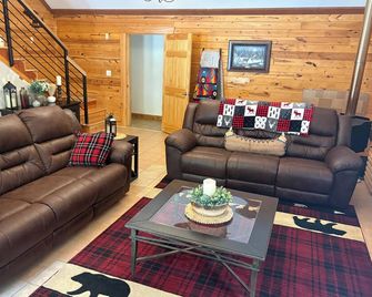 Powerhouse Cabin Black River falls Wisconsin - Black River Falls - Living room