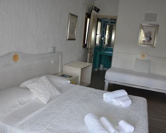 Calacaterina Guest House - Villasimius - Bedroom