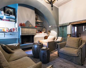 Apeiros Chora - Ano Pedina