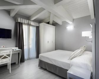 Hotel Nettuno - Cesenatico - Bedroom
