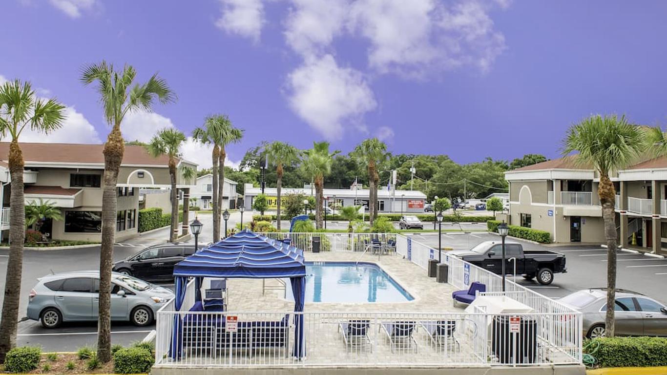 Hotel South Tampa & Suites