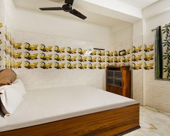 Spot On 49451 New Bishnupriya Hotel - Krishnanagar - Bedroom