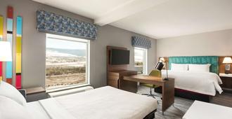 Hampton Inn & Suites by Hilton Kelowna Airport - Kelowna - Habitación