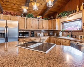 Hilltop Hideaway - Bigfork - Kitchen