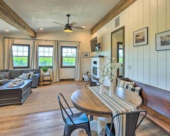 Charming Lodi Retreat Walk to Local Wineries - Lodi - Dining room