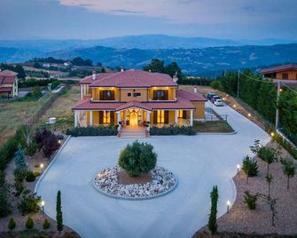 Villa Panorama, Outside The Charming Village Of Oratino - Oratino - Edifício