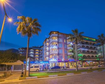 Hawaii Suite Beach Hotel - אלניה - בניין