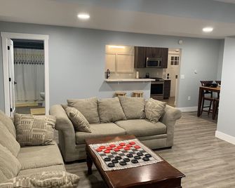 Charming Lakefront home on Lake Chemung! - Howell - Huiskamer