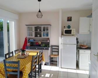 House Jullouville 2 Bedrooms, 4 to 5 pers, near sea and shops - Jullouville - Salle à manger